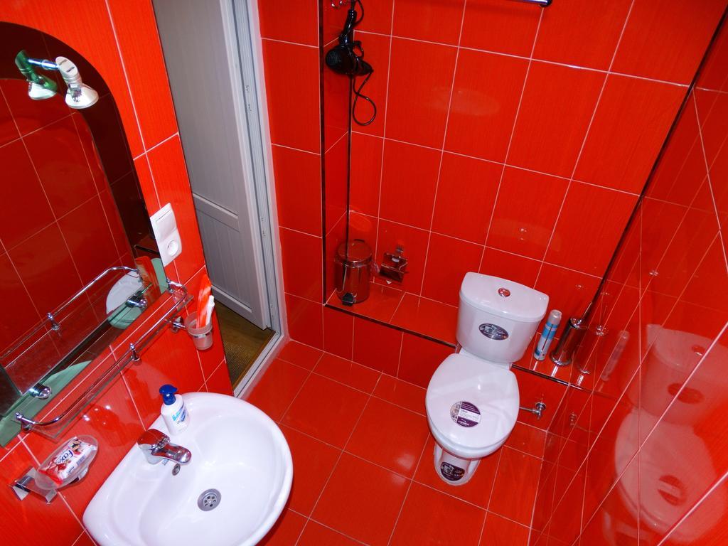 Hotel Sano Кутаиси Стая снимка
