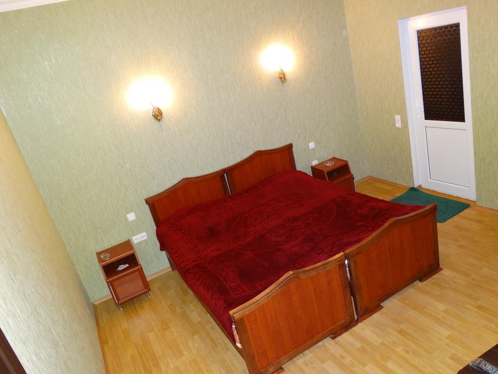 Hotel Sano Кутаиси Стая снимка