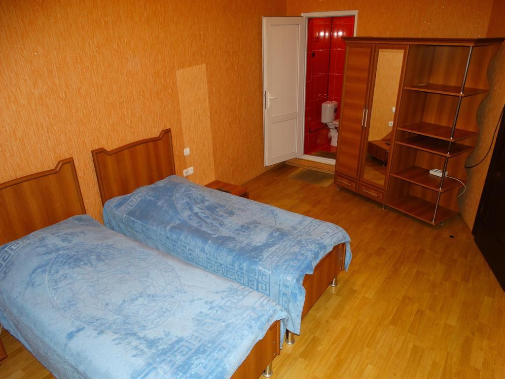 Hotel Sano Кутаиси Стая снимка