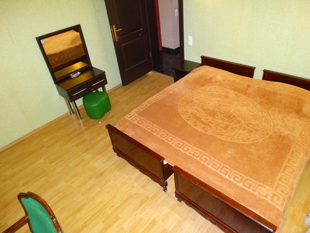 Hotel Sano Кутаиси Стая снимка