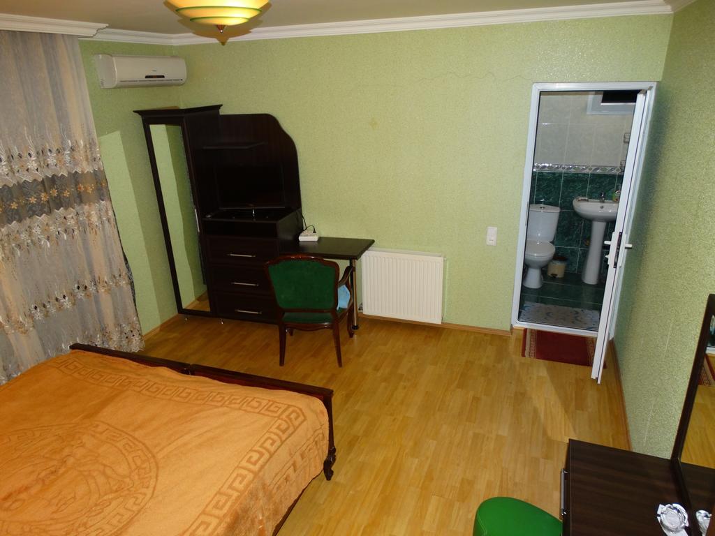 Hotel Sano Кутаиси Стая снимка