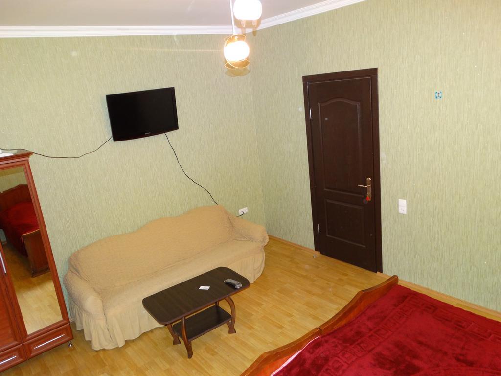 Hotel Sano Кутаиси Стая снимка