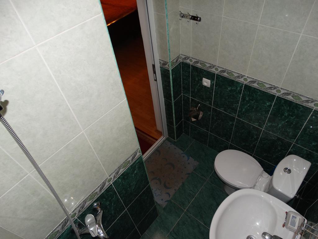 Hotel Sano Кутаиси Стая снимка
