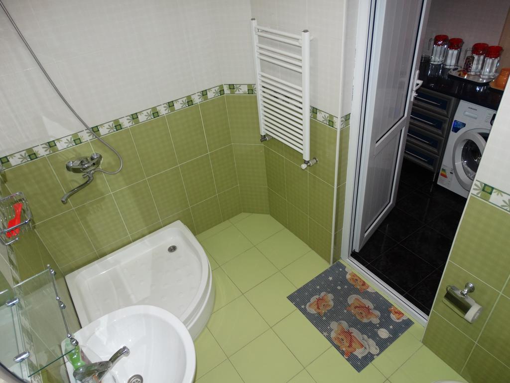 Hotel Sano Кутаиси Стая снимка
